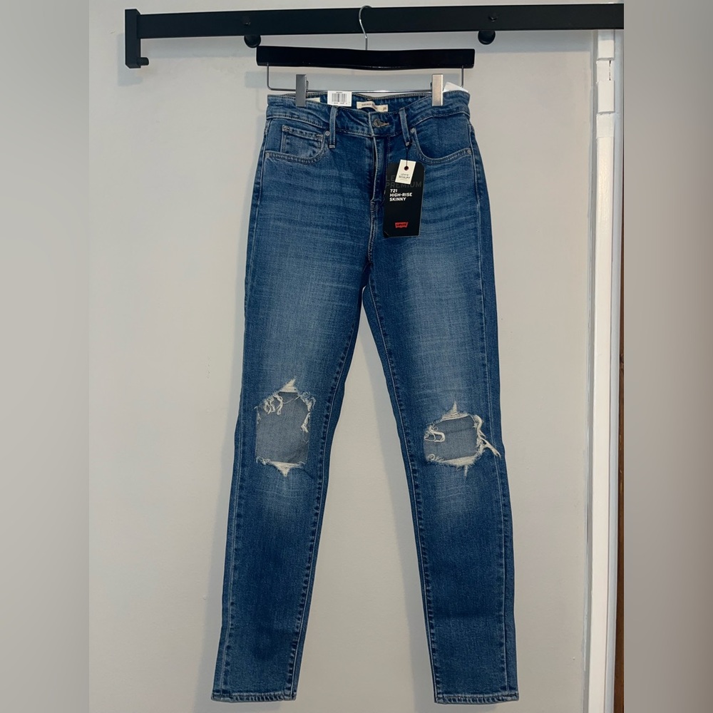 NWT Levi’s Sculpt 721 High Rise Skinny. Size 26 x 30